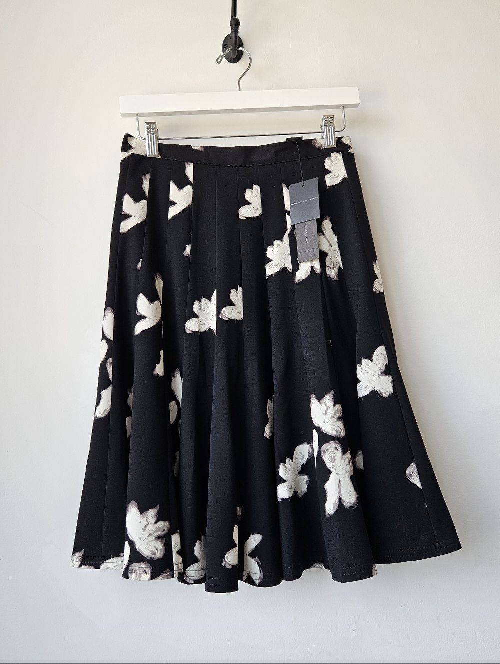 Nwt Marc Jacobs Black Floral Pleated Knee Skirt